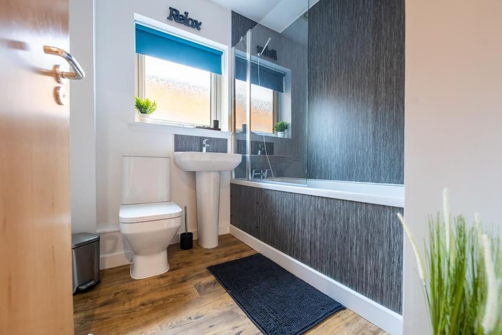 Modern City Centre Apartment In Inverness Eksteriør billede