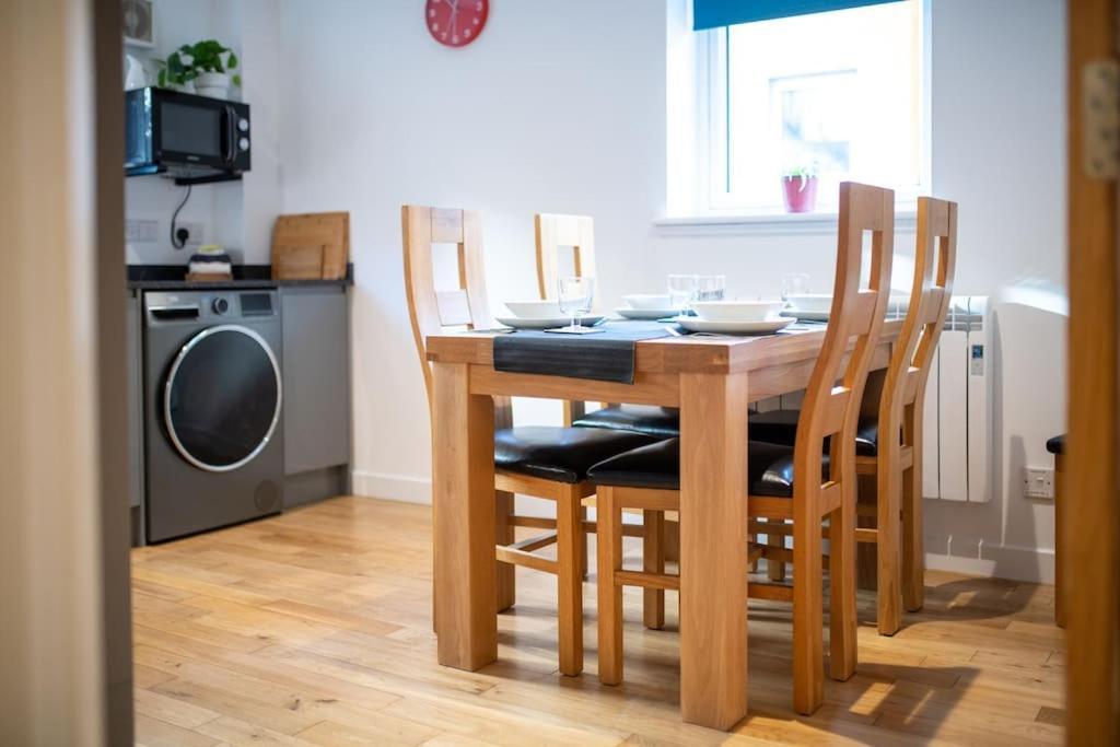 Modern City Centre Apartment In Inverness Eksteriør billede