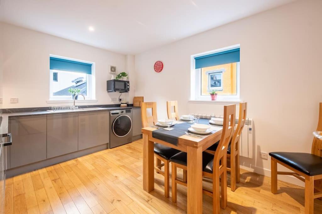Modern City Centre Apartment In Inverness Eksteriør billede